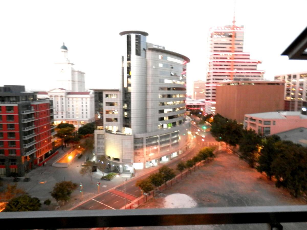 Full Power, Long Rates, Walk To V&a Waterfront, Fibre Wifi, Gym & Pool Appartement